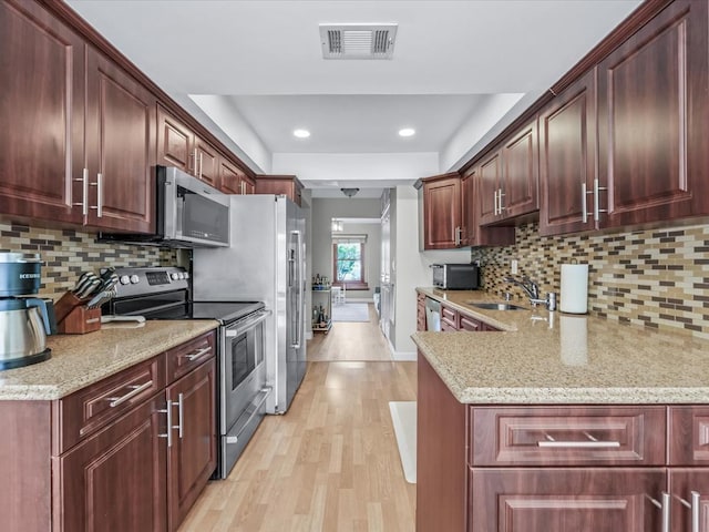 54 Hidden Ridge Dr, Syosset, NY 11791 - kitchen featuring a sink, stainless steel appliances, light wood finished floors, visible vents, and recessed lighting