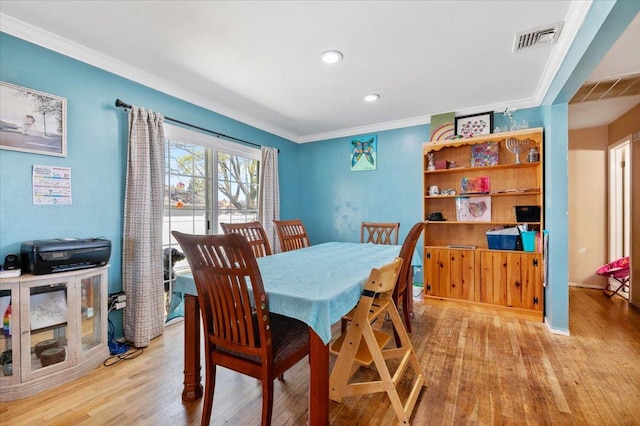 dining area featuring ornamental molding, recessed lighting, visible vents, and light wood-style floors