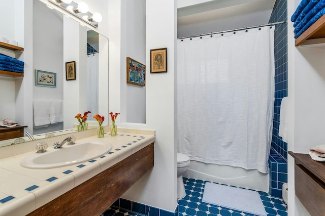 20 Schoolhouse Rd, Waccabuc, NY 10597 - bathroom with toilet, vanity, and shower / tub combo with curtain
