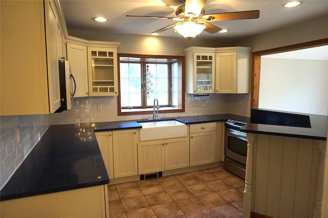 kitchen featuring tasteful backsplash, stainless steel appliances, a sink, and visible vents