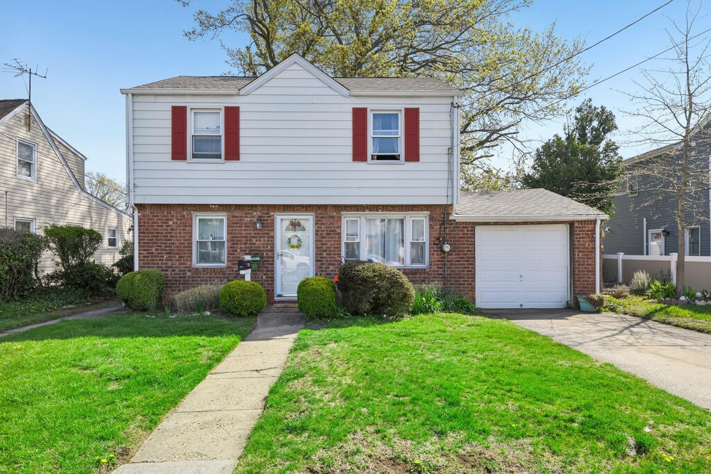 314 Latham Rd, Mineola, NY 11501 - photo 1