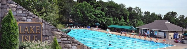 116 Oakland Ave, Tuckahoe, NY 10707 - view of community pool