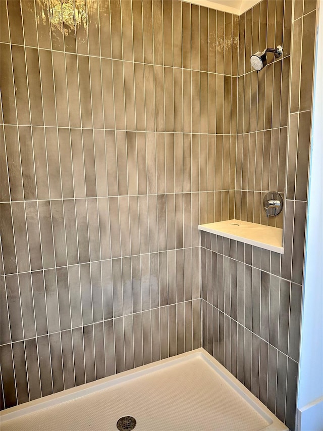 9 Ogrady Ct, Orangeburg, NY 10962 - bathroom featuring tiled shower