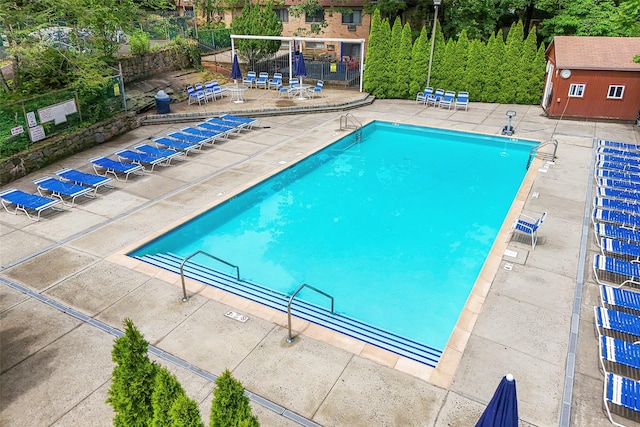372 Central Park Ave Unit 1C, Scarsdale, NY 10583 - view of community pool
