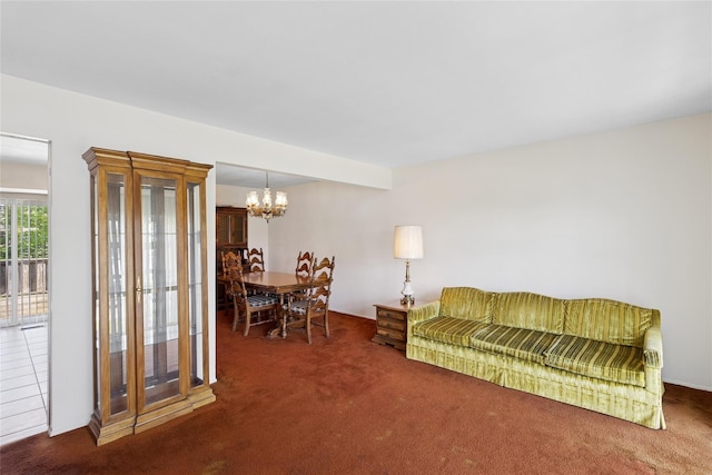 living room featuring a chandelier and carpet