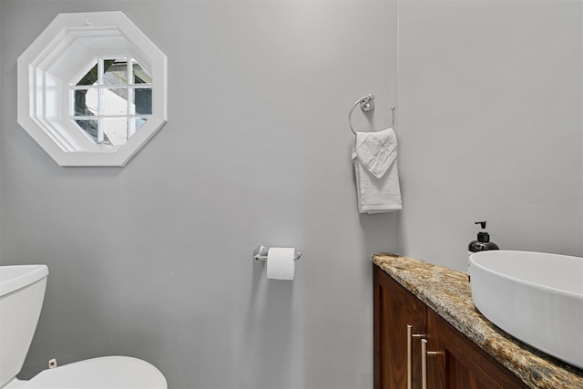 200 Fort Hill Rd, Scarsdale, NY 10583 - half bath featuring toilet and vanity