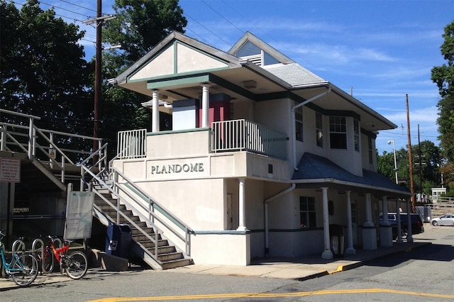 2 Stonytown Rd, Manhasset, NY 11030 - view of building exterior with stairway