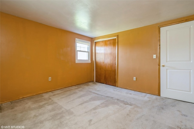 unfurnished bedroom with carpet flooring and a closet