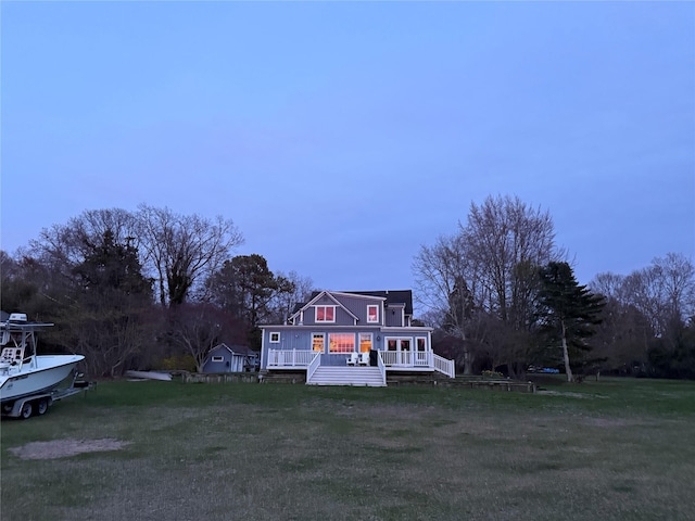 view of front of home featuring a front yard