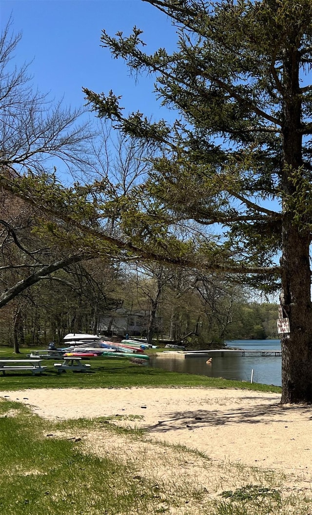 view of yard featuring a water view