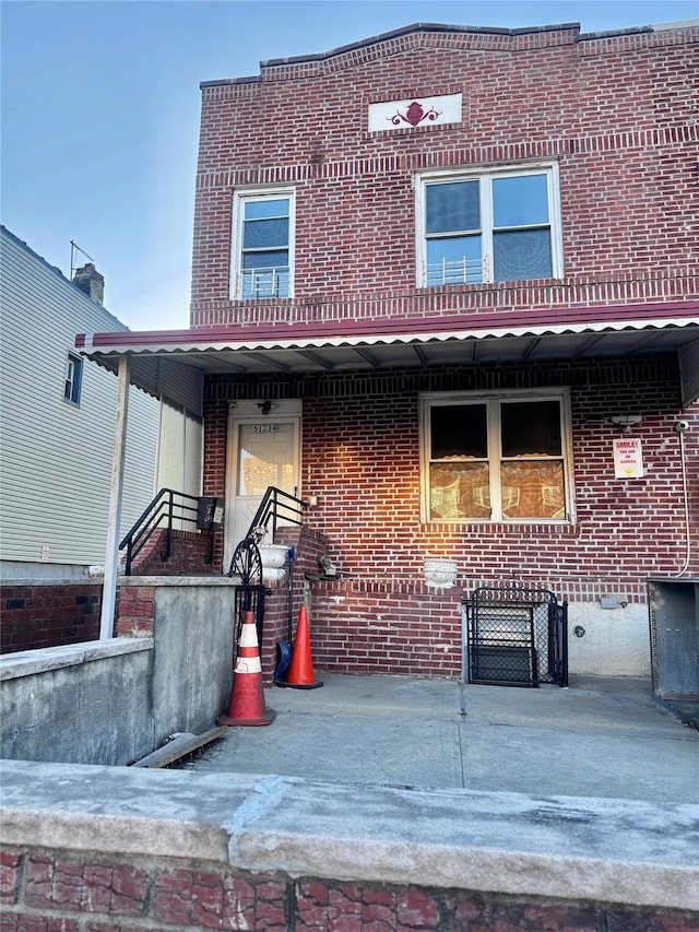 townhome / multi-family property with brick siding