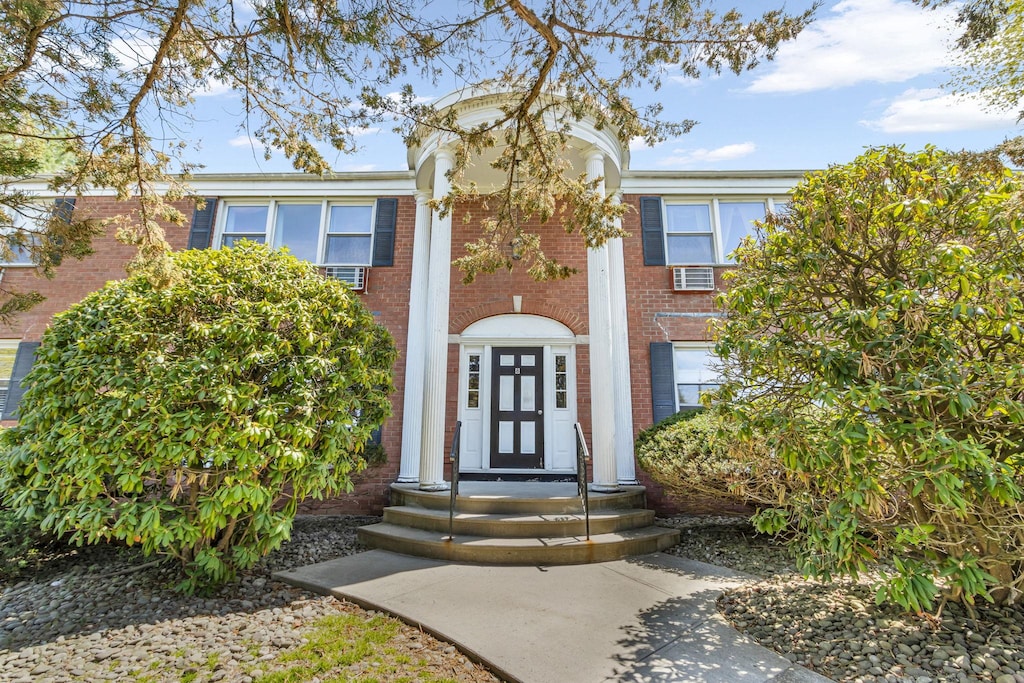 8 Bon Aire Cir Unit 101, Suffern, NY 10901 - photo 1