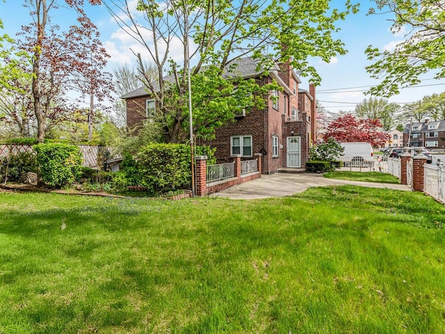 1313 Kearney Ave, Bronx, NY 10465 - view of yard with a patio area