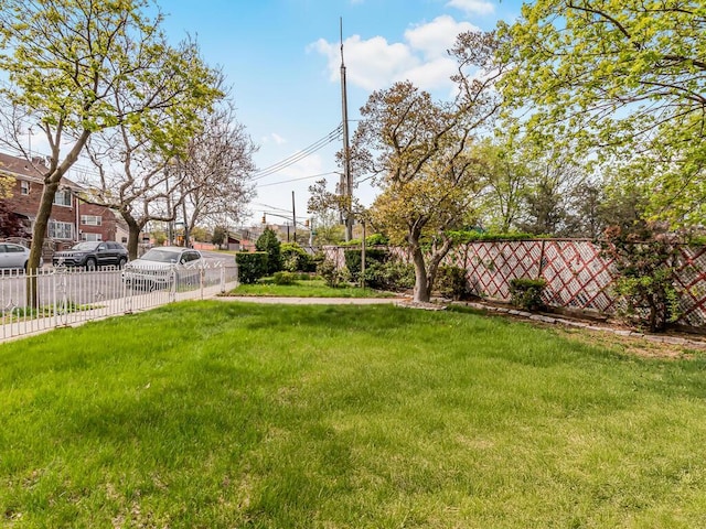 1313 Kearney Ave, Bronx, NY 10465 - view of yard