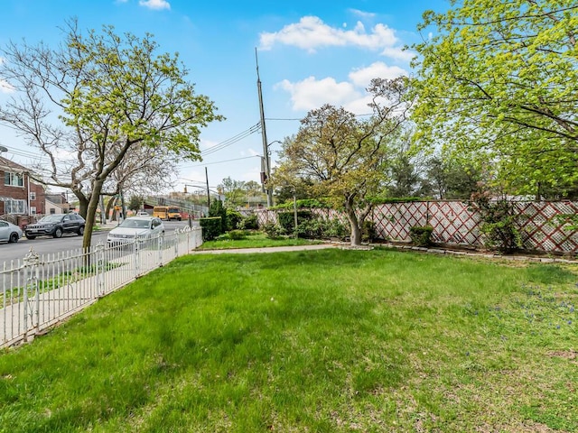 1313 Kearney Ave, Bronx, NY 10465 - view of yard