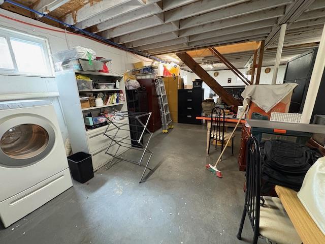 below grade area featuring washer / dryer