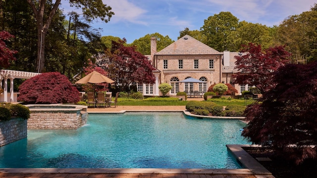 3 Pin Oak Ct, Old Brookville, NY 11545 - swimming pool with an in-ground hot tub and a patio area