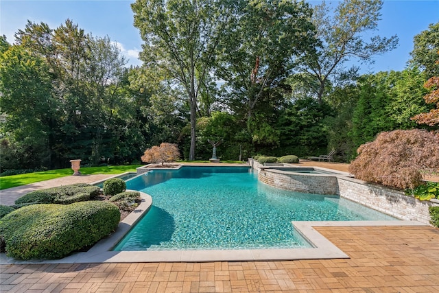 3 Pin Oak Ct, Old Brookville, NY 11545 - view of pool featuring a pool with connected hot tub