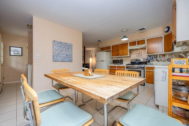 14 Wesley Ct, Congers, NY 10920 - dining room with light tile patterned flooring and baseboards