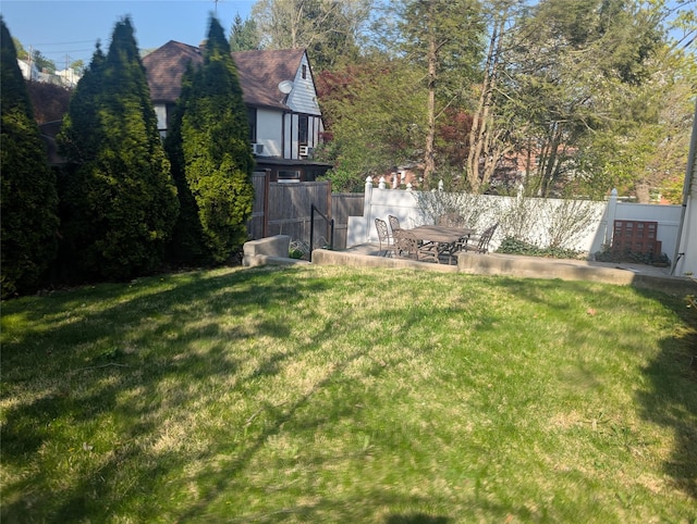 view of yard featuring fence and a patio area
