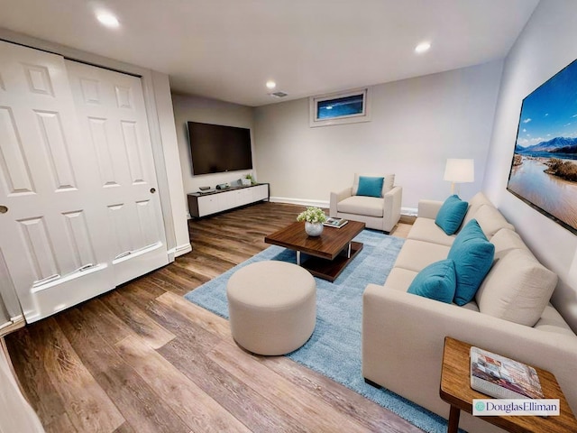 living area featuring recessed lighting, baseboards, visible vents, and wood finished floors