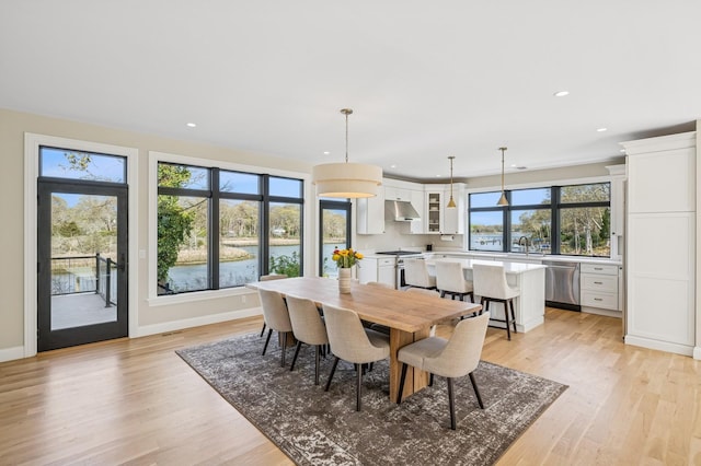 dining space with recessed lighting, light wood finished floors, and baseboards