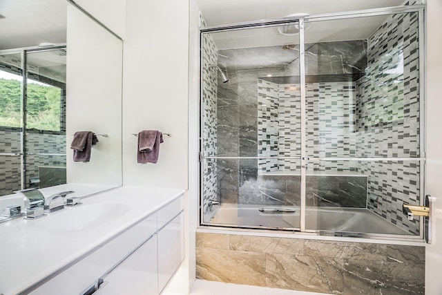 bathroom with tiled shower / bath combo and vanity