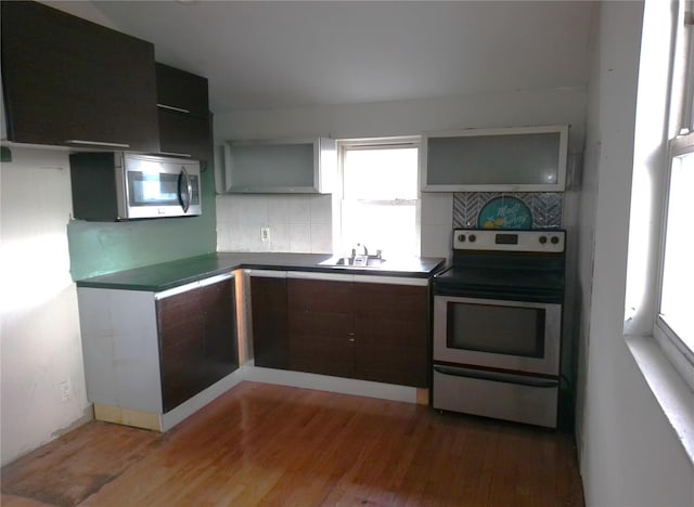 16739 147th Ave, Springfield Gardens, NY 11434 - kitchen featuring a sink, tasteful backsplash, stainless steel appliances, and light wood-style floors