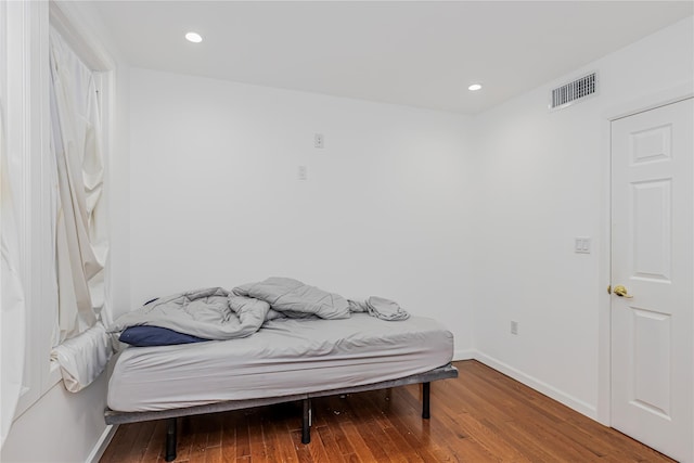 bedroom featuring baseboards, recessed lighting, hardwood / wood-style floors, and visible vents