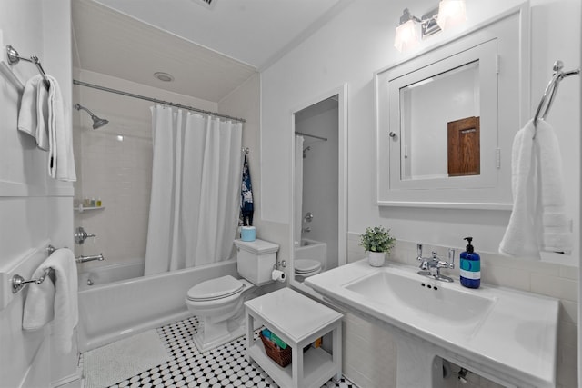 101 Mohican Park Ave, Dobbs Ferry, NY 10522 - bathroom with toilet, shower / bath combo, and a sink