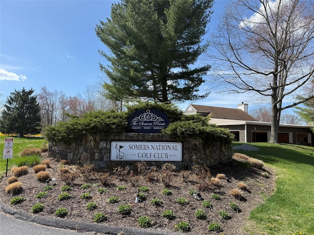 community sign featuring a yard