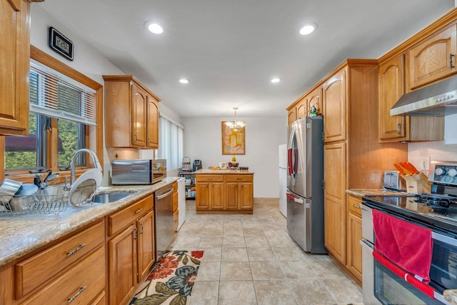 kitchen featuring stainless steel appliances, under cabinet range hood, recessed lighting, a notable chandelier, and brown cabinetry