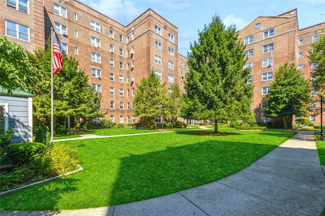 view of home's community featuring a lawn