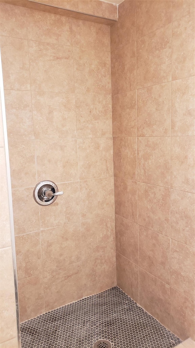 2261 Story Ave, Bronx, NY 10473 - bathroom featuring tiled shower