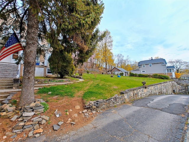 635 N Division St, Peekskill, NY 10566 - view of yard