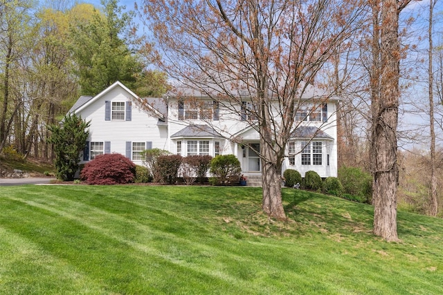 view of front of house featuring a front yard
