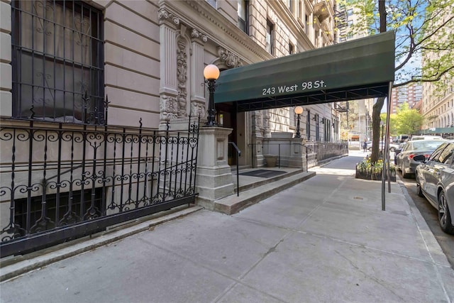 243 W 98th St Unit 2C, New York Manhattan, NY 10025 - view of property entrance