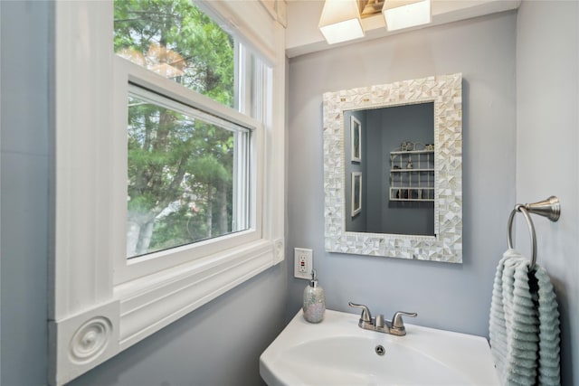bathroom featuring a sink