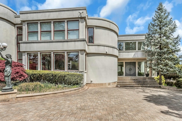 9 Dock Ln, Kings Point, NY 11024 - art deco house with stucco siding