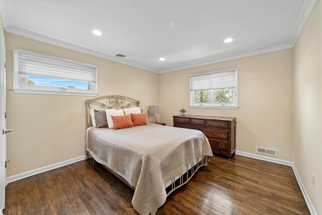 bedroom featuring baseboards, wood finished floors, ornamental molding, and recessed lighting