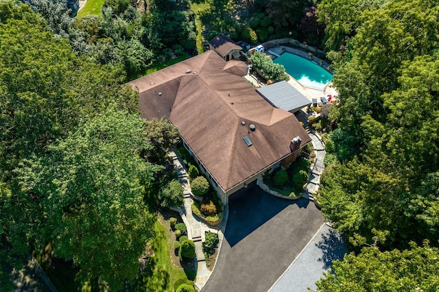 28 Stepping Stone Cres, Dix Hills, NY 11746 - aerial view of a pool area