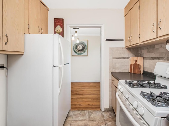 77 Hilltop Acres Unit 77, Yonkers, NY 10704 - kitchen with decorative backsplash, dark countertops, light brown cabinets, baseboards, and white appliances