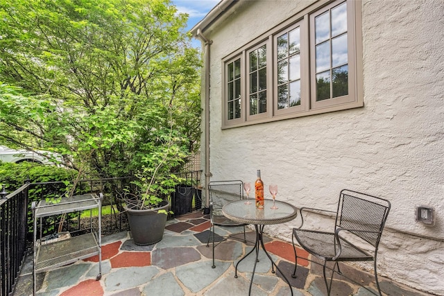 10 Maple Hill Dr, Larchmont, NY 10538 - view of patio