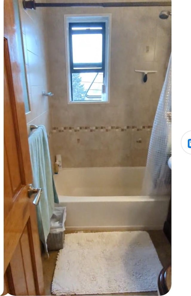 full bath with shower / bath combo with shower curtain
