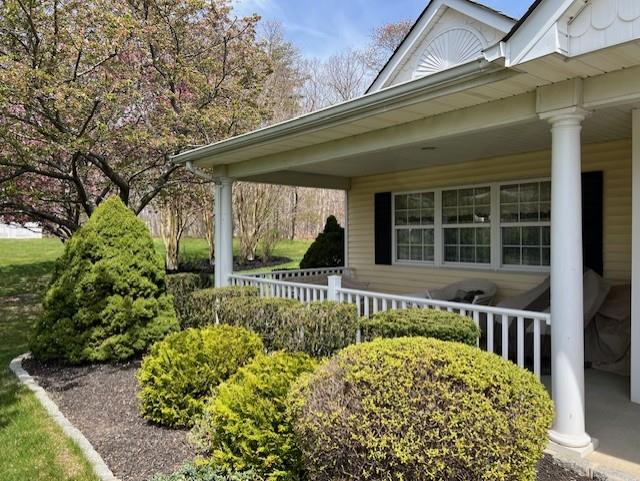 entrance to property featuring covered porch