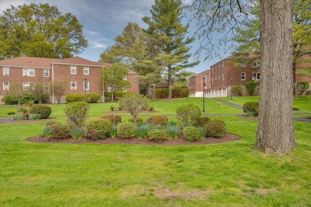 10 Bryant Cres Unit 2A, White Plains, NY 10605 - view of yard