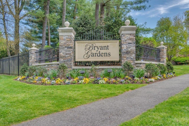 10 Bryant Cres Unit 2A, White Plains, NY 10605 - community sign featuring fence and a yard