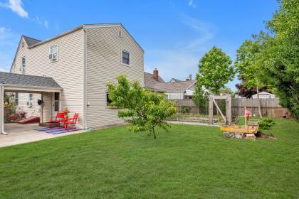 102 Spruce Ln, Valley Stream, NY 11581 - view of yard with a patio