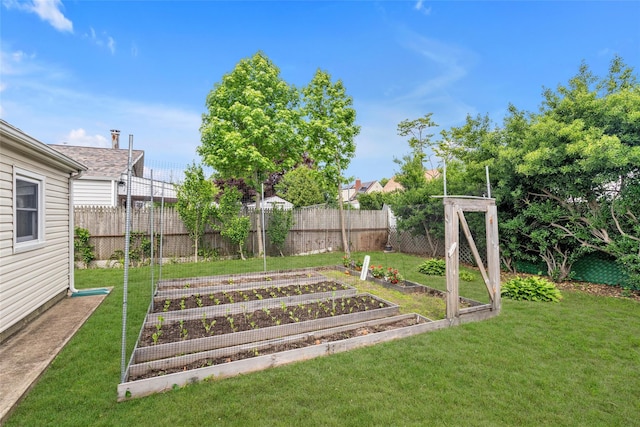 102 Spruce Ln, Valley Stream, NY 11581 - view of yard featuring a garden