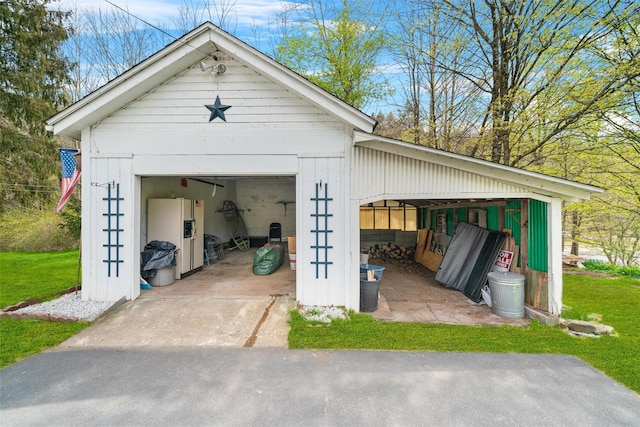 view of detached garage